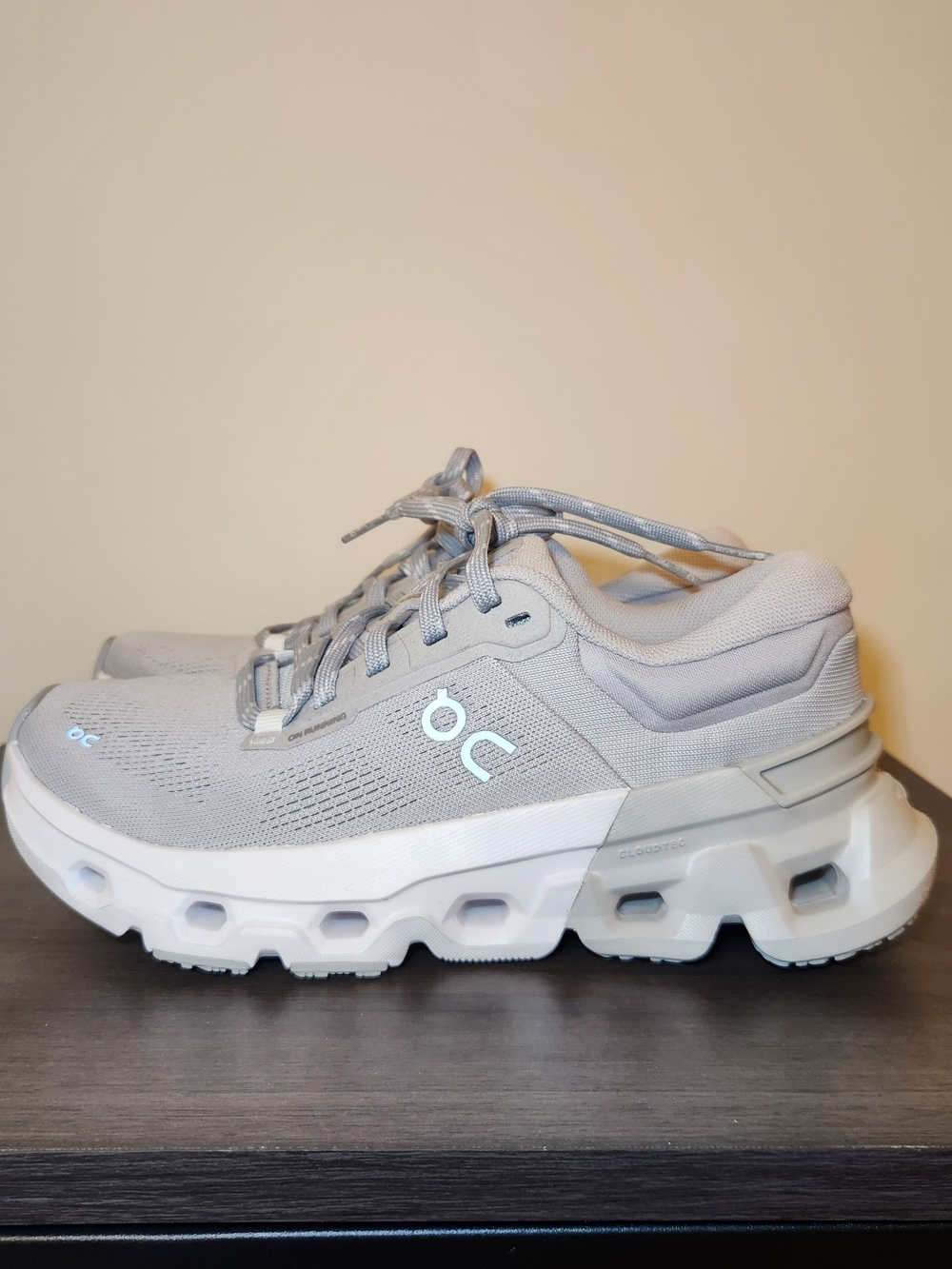 New On Cloudflyer 5 Running Shoes Womens Size 6